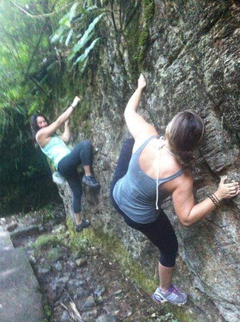 Isabelle-and-Kristen-bouldering-in-rainforest